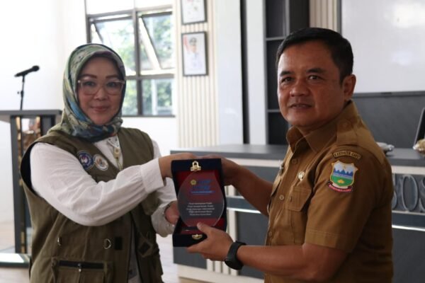 Ketika Mahasiswa Harus Mengajari Birokrasi Cara Melayani: Garut ‘Outsourcing’ Solusi ke Kampus