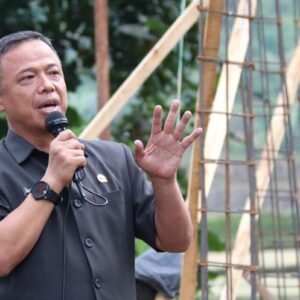 Guru Ngaji Bangun Sendiri, Negara Ikut Foto Bersama