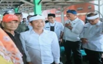 Bupati purwakarta tinjau pelayanan publik keliling