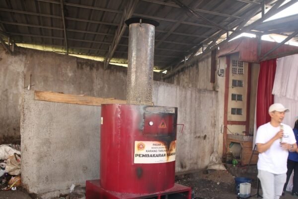 Garut Membakar Masalah: Insinerator, Solusi Sakti untuk Sampah yang Tak Pernah Usai