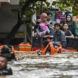 Bogor Diguyur Derita: Longsor Bertubi, Banjir Tak Mau Kalah