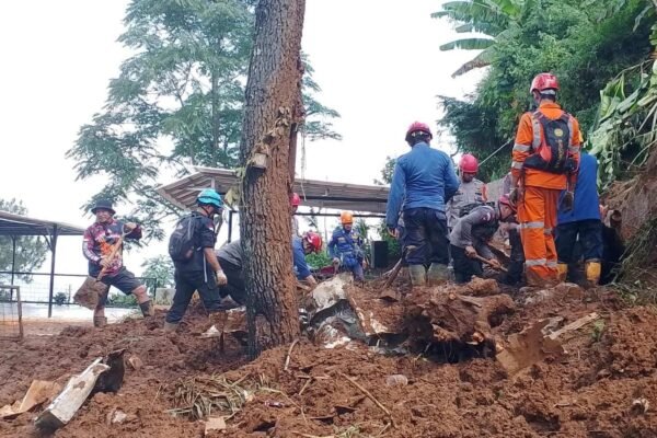Vila di Atas Bencana: Ketika Alam Diperdagangkan, Banjir dan Longsor Jadi Bonus Musiman