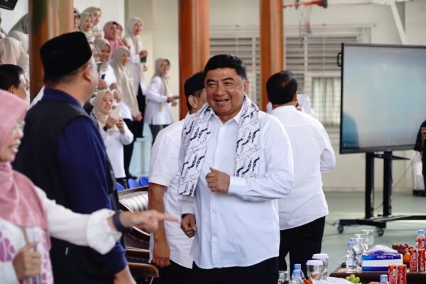 Belajar di Sekolah, Lulus di Statistik: Bupati Garut Curhat IPM Seret, Wamendikdasmen Kasih Motivasi Rasa Seminar