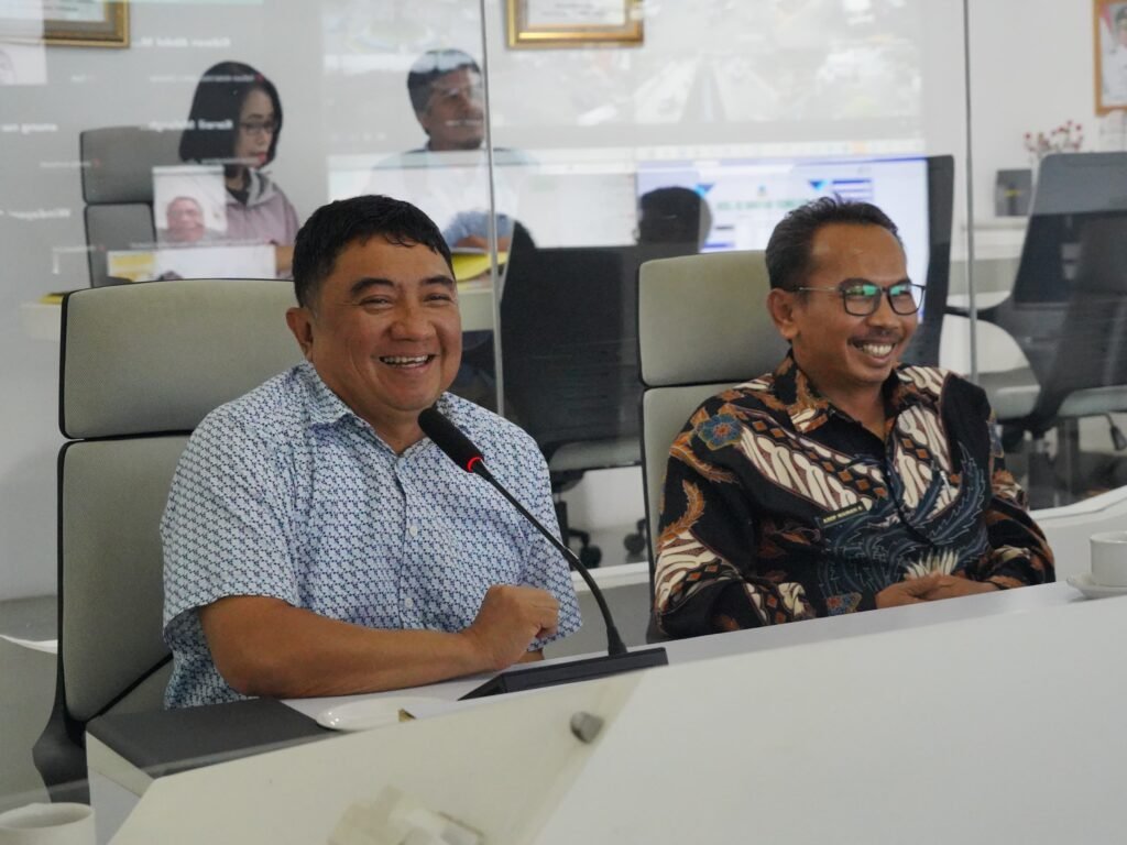 SPMB: Seragam Dulu, Sekolah Belakangan, Asalkan tak Keberatan Bayar di Muka