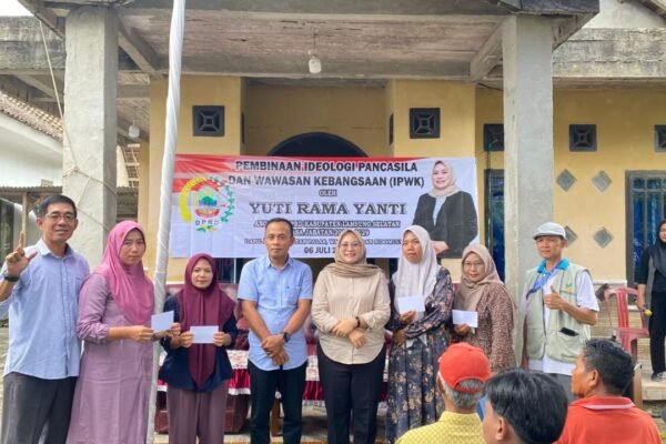 Pidato, Salam, dan Janji: Jalan Desa Berlubang Masih Menunggu Sejak Orde Baru