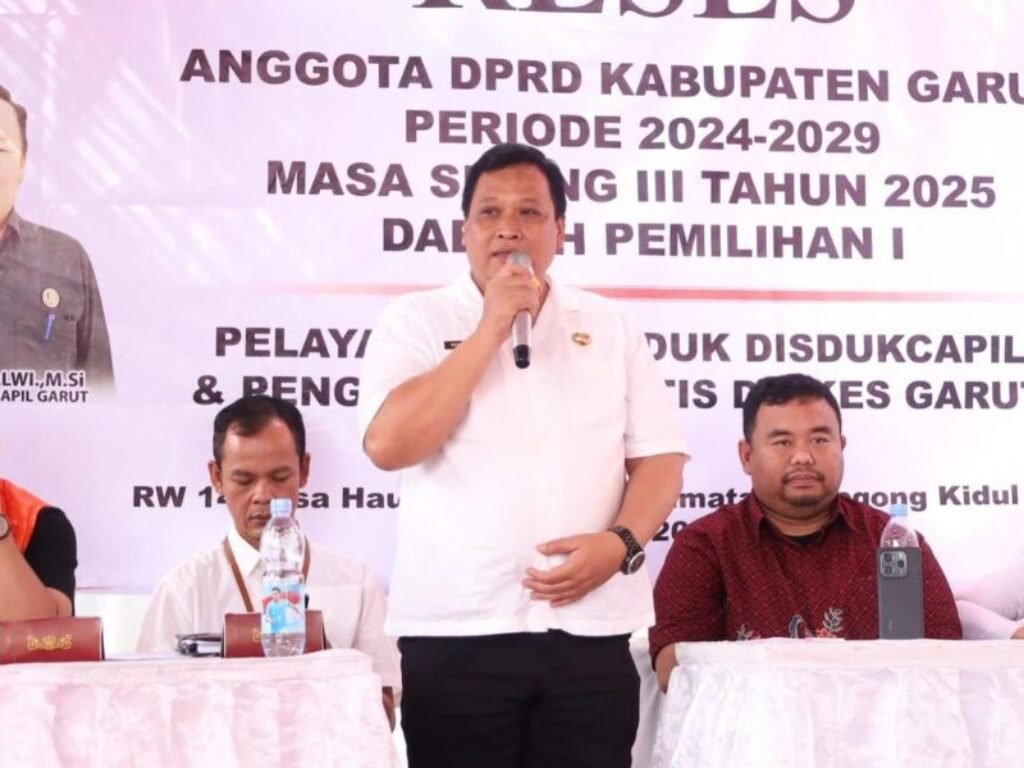 Reses Rasa Layanan Prima: Bikin KTP Sambil Curhat “Banjir Dulu, Baru Diperhatikan”?
