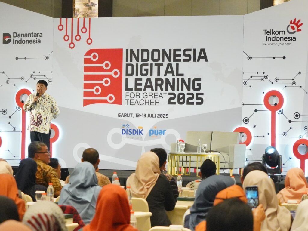 500 Guru Dikerahkan Hadapi Robot: Telkom dan Pemkab Garut Galakkan Literasi Digital dengan Seminar Hotel