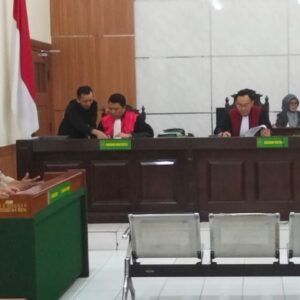 Paksi tuntut pemerintah 7 m