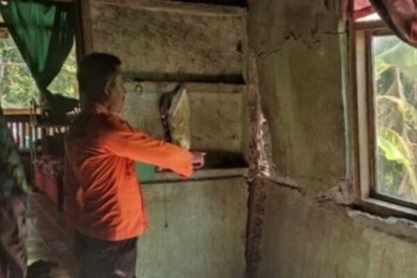 Rumah Runtuh, Bantuan Sebatas Formalitas: Ketika Negara Datang Setelah Tembok Roboh