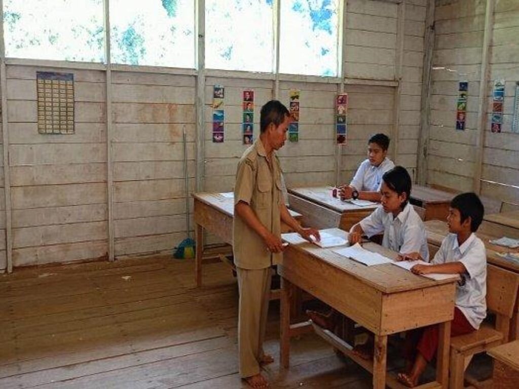 Rombel Membengkak, Sekolah Swasta Menjerit: Negeri Kenyang, Pinggiran Kehausan Siswa