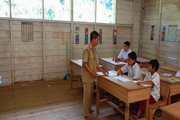 Rombel Membengkak, Sekolah Swasta Menjerit: Negeri Kenyang, Pinggiran Kehausan Siswa