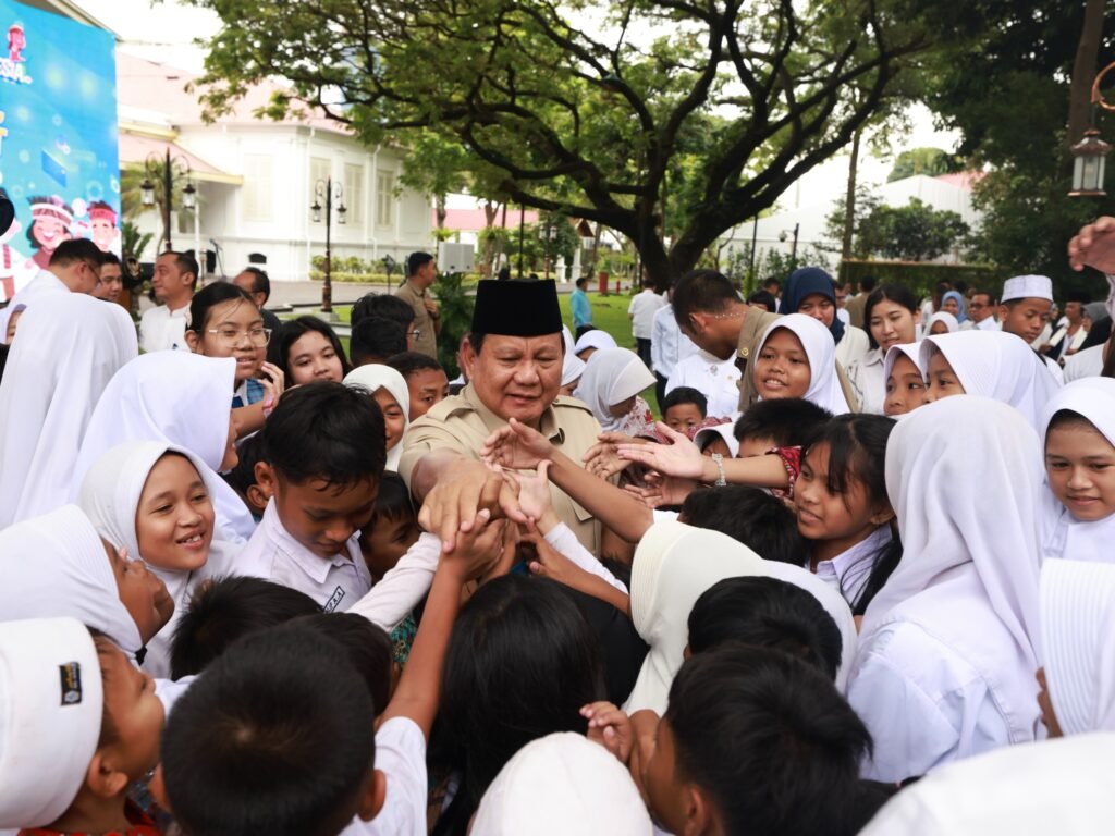 Sekolah Rakyat: Ketika Negara Akhirnya Ingat Bahwa Kemiskinan Tidak Bisa Lulus Sendiri