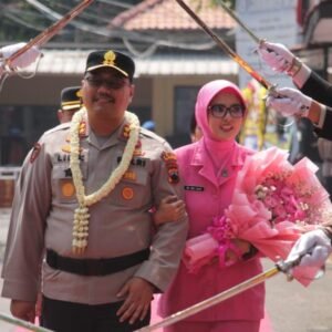 Kapolres Baru, Harapan Lama: Tongkat Estafet di Purwakarta yang Penuh Pesan Haru dan Beban Baru