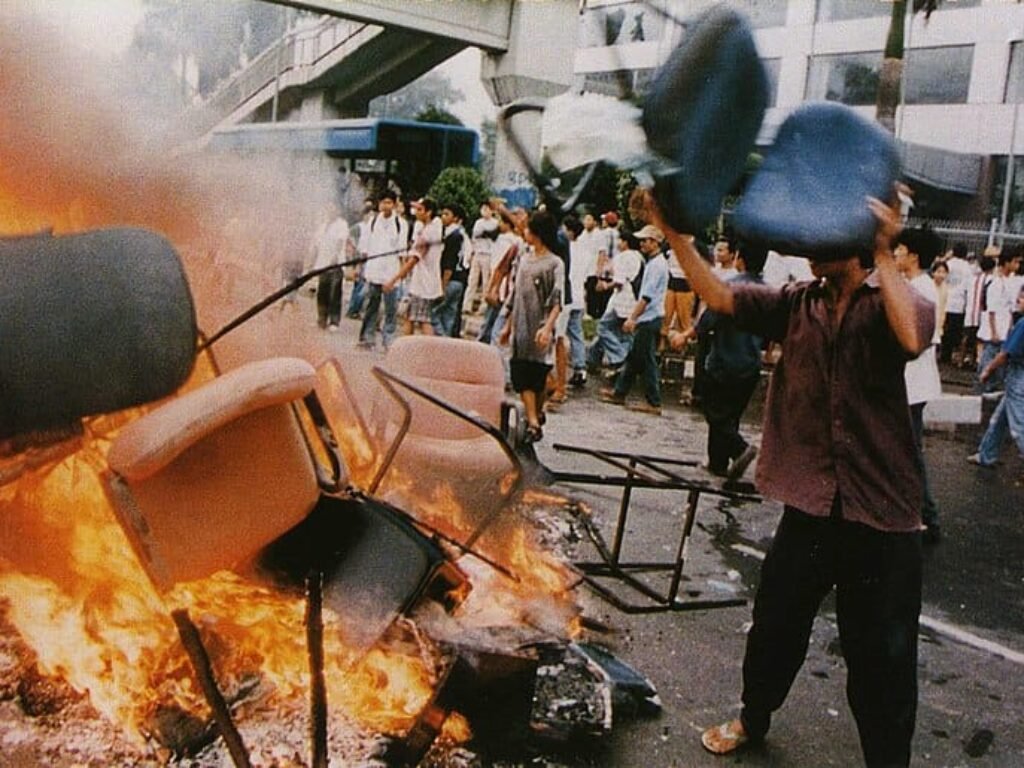 Luka Belum Kering, Fadli Zon Ragukan Tragedi Pemerkosaan 1998 “Sejarah Terancam Dimanipulasi”