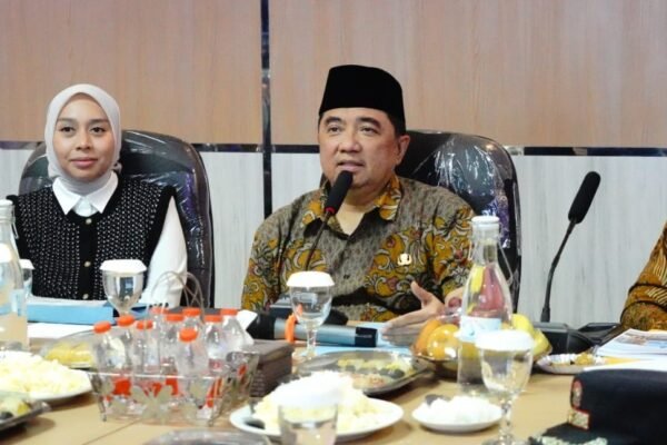Zoom Bupati Garut Melawan Kekerasan Lewat Sinyal yang Tidak Stabil, Trauma Healing Dipercepat