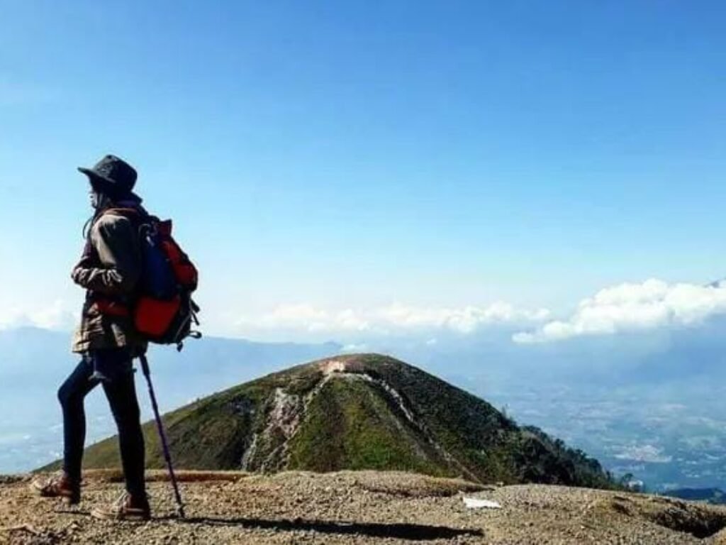 Gunung Guntur Belum Batuk, Tapi Semua Sudah Berteriak: Gladi Resik Panik Nasional