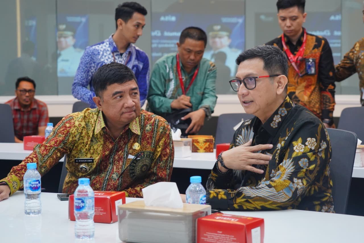 Bupati garut kunjungi telkom di jakarta