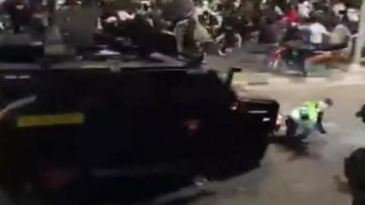 Detik detik pengemudi ojol dilindas rantis brimob, tanah abang, jakarta pusat, kamis (288) malam. tangkapan layar