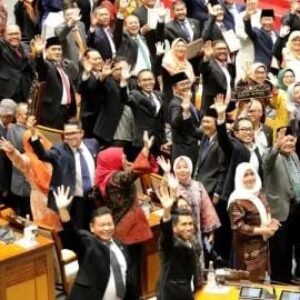 Janji DPR: Tunjangan Dievaluasi, Rakyat Disuruh Sabar Menunggu Mujizat