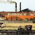 Ilustrasi pabrik di sawah