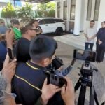 Maula akbar dan putri karlina memberikan keterangan di pendopo