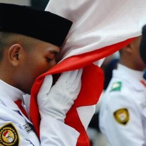 Paskibraka Garut Dikukuhkan: Tegak Lurus di Lapangan, Ekonomi Rakyat Masih Bengkok