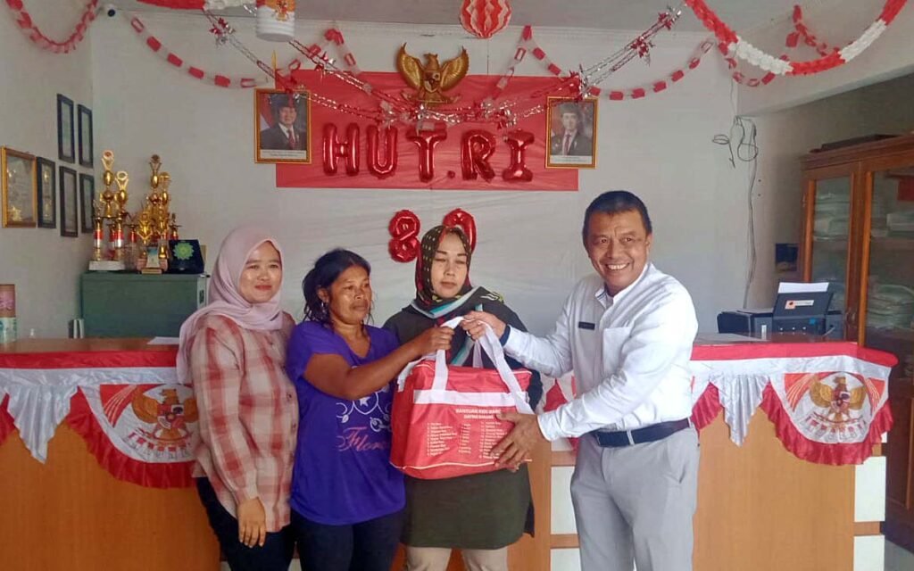 Rumah Warga Garut Roboh Diterjang Pohon Tumbang, Pemdes Leles Bergerak Cepat