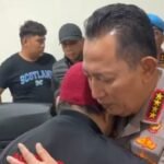 Kapolri jenderal listyo sigit prabowo bertemu dengan keluarga ojol yang tewas ditabrak rantis brimob di rscm jumat 2982025 din 1756403379625 43