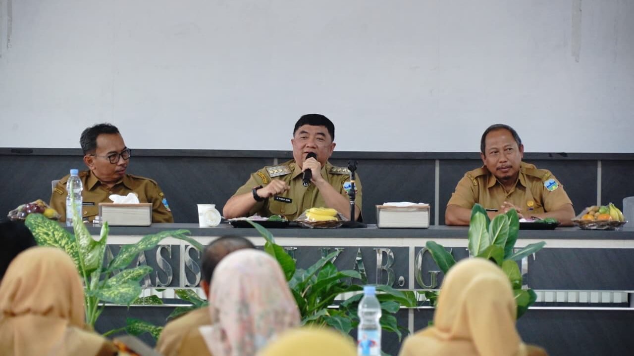 Bupati garut kumpulkan para pendidik