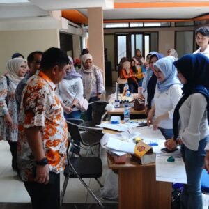 Bupati garut pantau layanan kb