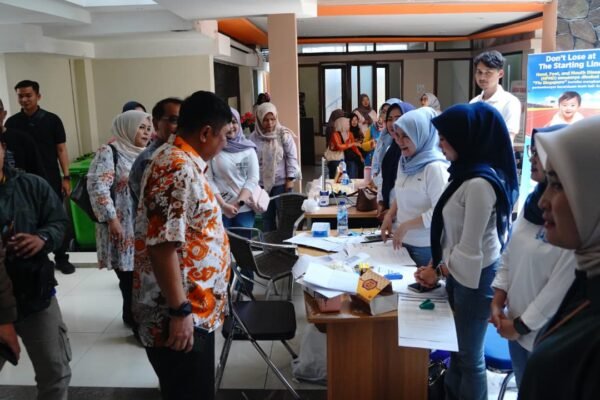 Bupati Garut Pantau KB, Sentil Risiko Hamil di Usia 40: “Jangan Semua Numpang ke Pemerintah!”