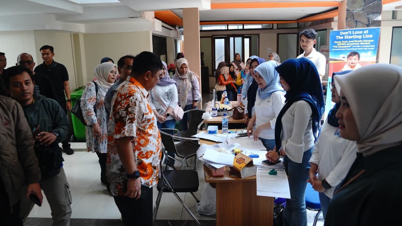 Bupati garut pantau layanan kb