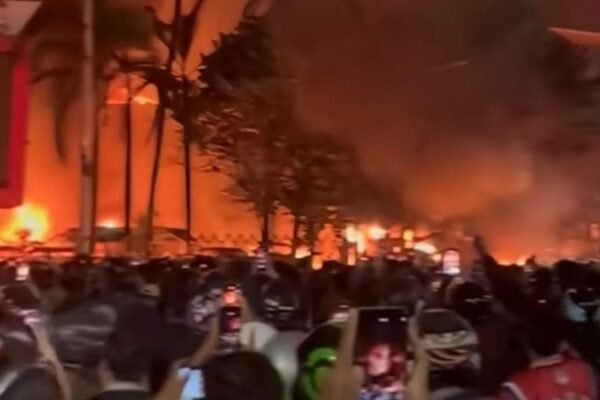 Demo Bandung Berujung “Festival Anarkis”: 42 Tersangka, Molotov dan Hoaks Jadi Properti Utama