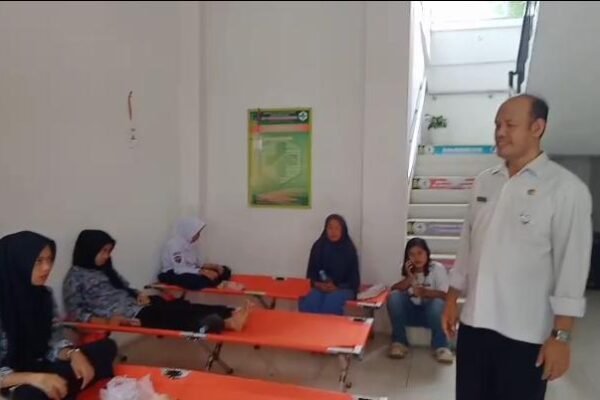 Belasan Siswa di Garut Pidah dari Ruang Kelas ke Ruang UGD, Diduga Keracunan MBG