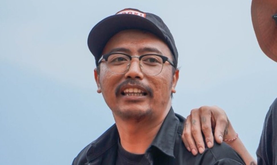 Encuy di preman pensiun nandi juliawan