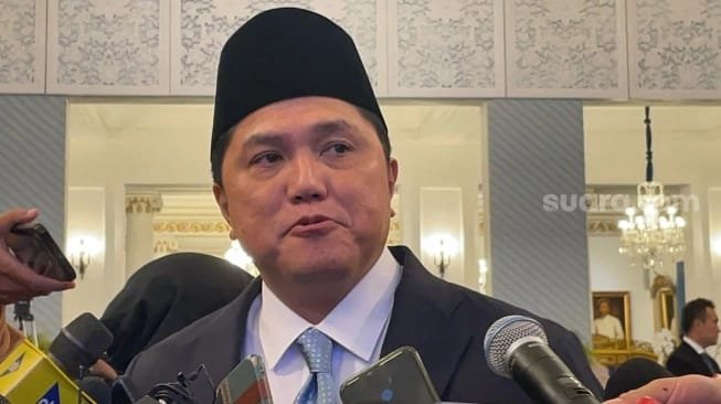 Erick thohir dilantik jadi menpora, masih rangkap ketum pssi dan kursi bumn kosong