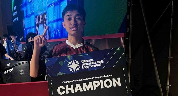 Hazbi siswa smkn 1 majalaya juara 1 e sport korea