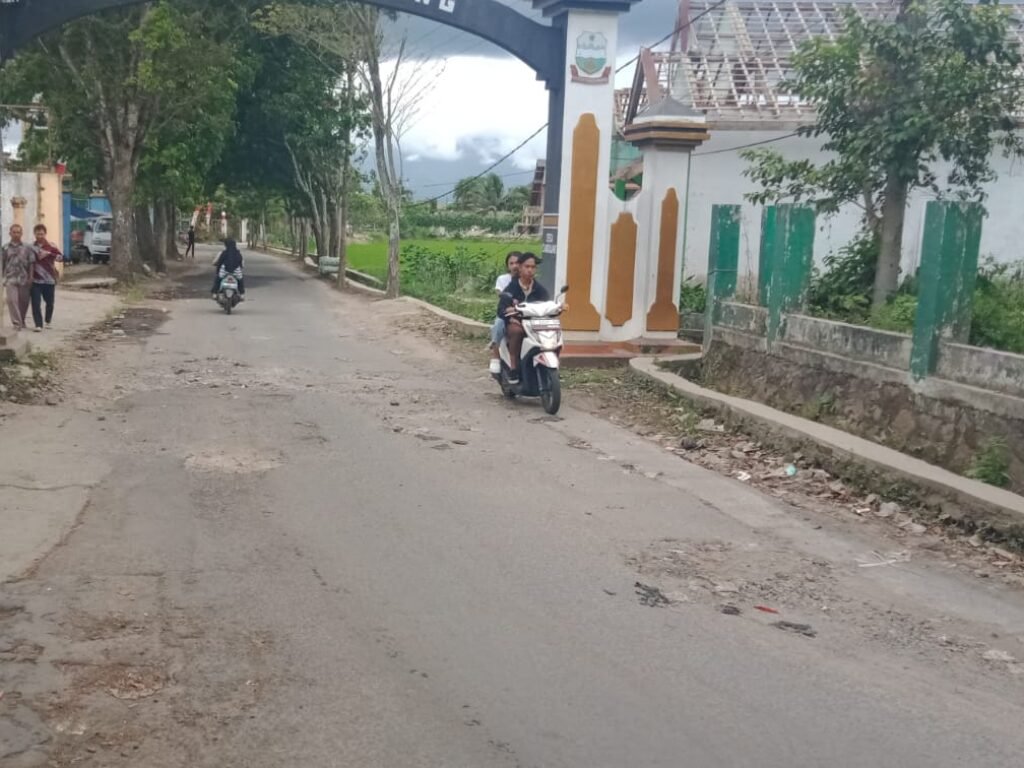 Akses Jalan Menuju Wisata Situ Cangkuang Rusak, Warga Tagih Janji Bupati