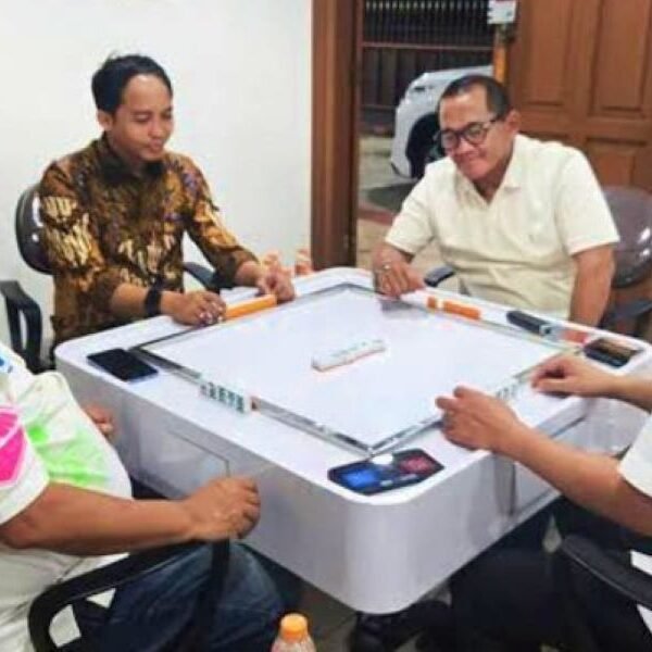 Dua Putaran Domino, Dua Jam Klarifikasi: Menteri Kehutanan Raja Juli Terseret Meja Judi Publik
