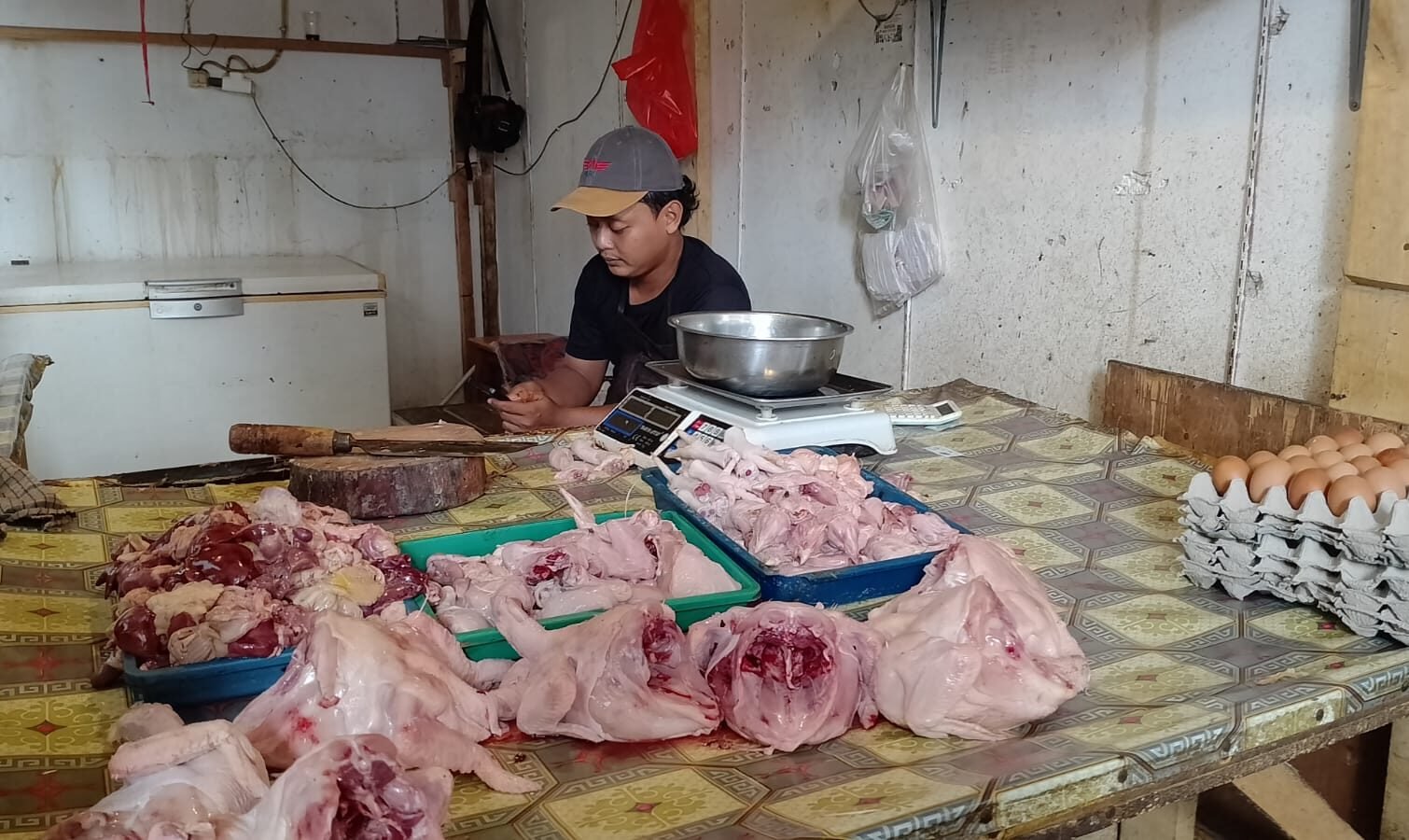 Pedagang ayam potong