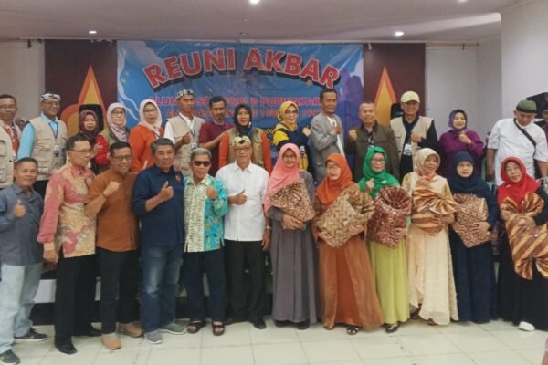 Reuni Akbar SPG PGRI 8 Angkatan 1980–1991 Purwakarta di Bale Mandalawangi Purnawarman