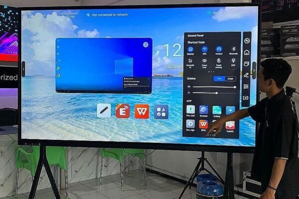 Smartboard Turun ke Sekolah, Jangan Sampai Jadi Pajangan Mahal di Ruang Guru