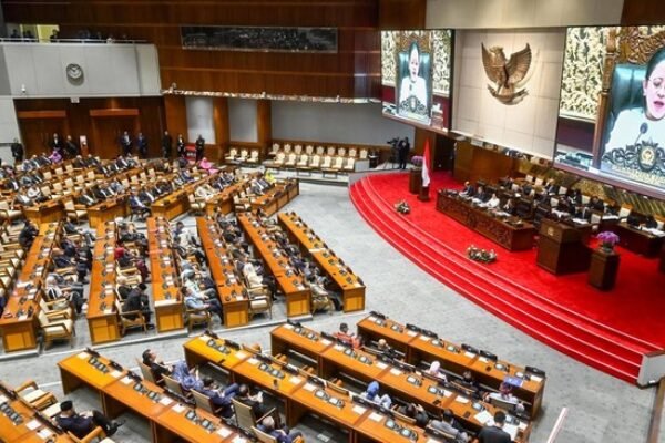 DPR Sahkan RUU BUMN: Dari BUMN untuk BUMN, Rakyat Nonton Saja