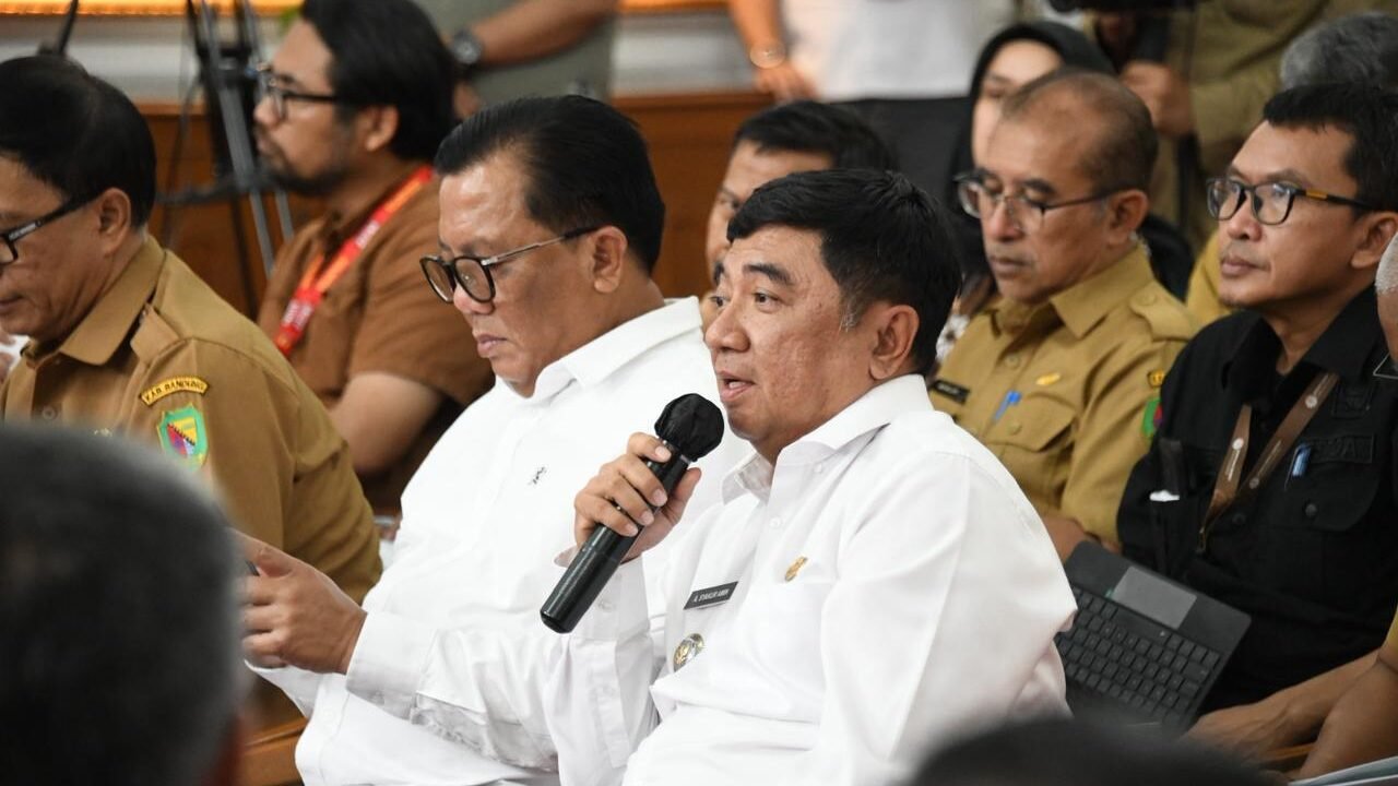 Bupati garut hadiri rakor di gedungsate