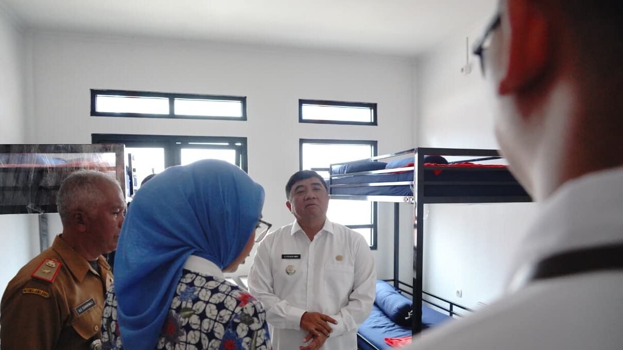 Bupati garut resmikan sekolah rakyat di samarang