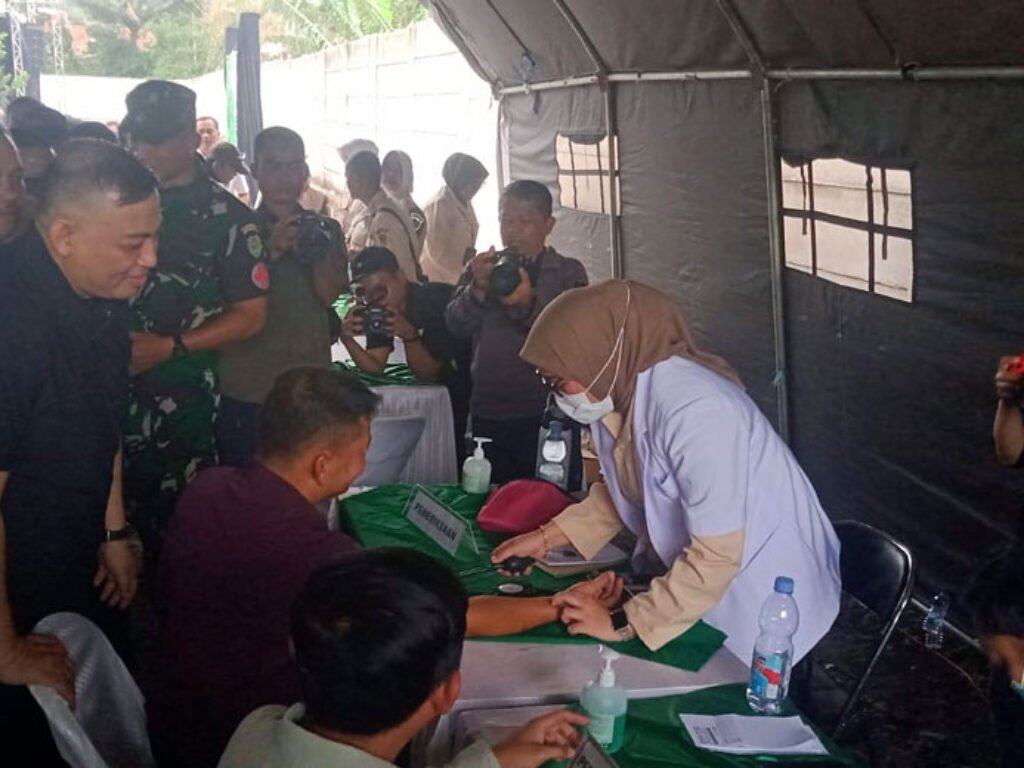 CV. Bumi Pasir Makmur dan Dankesyah TNI AD Gelar Bakti Sosial, Salurkan CSR untuk Warga Garut