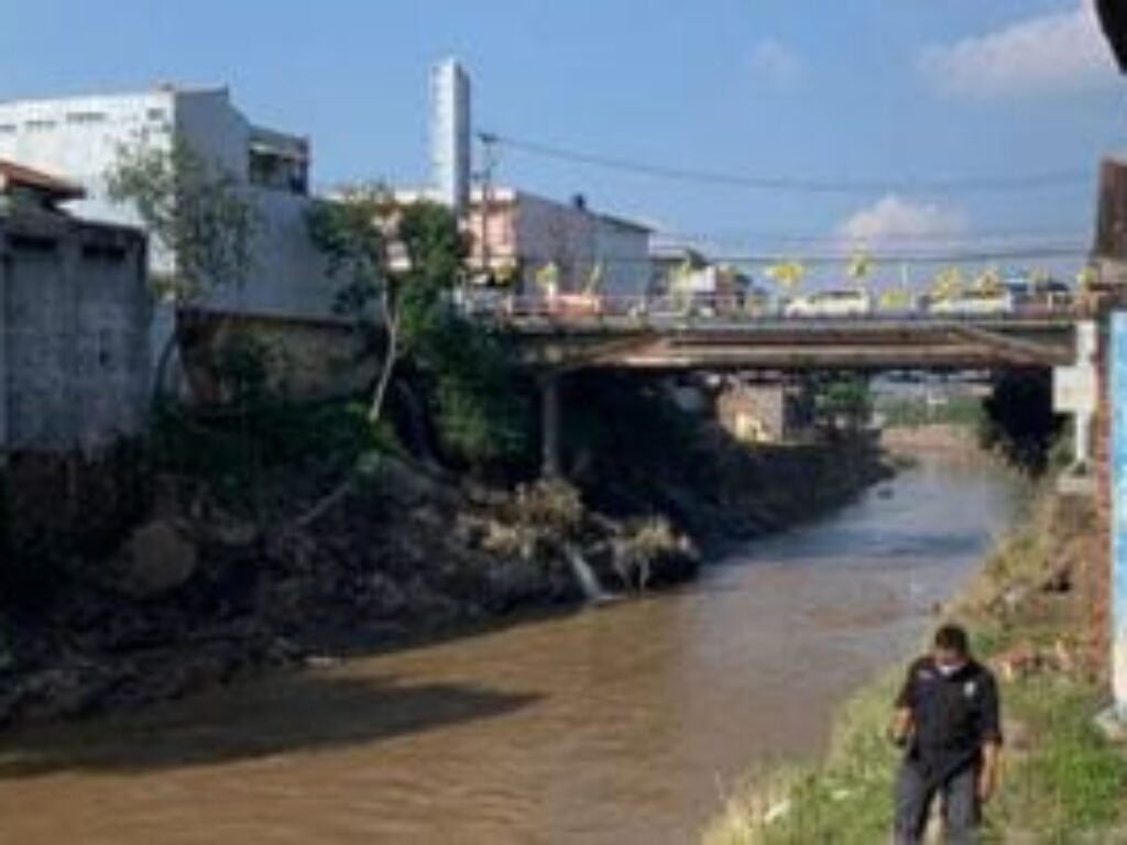 4,8 Meter dari Bibir Sungai: Investasi Melesat, Regulasi Tersesat