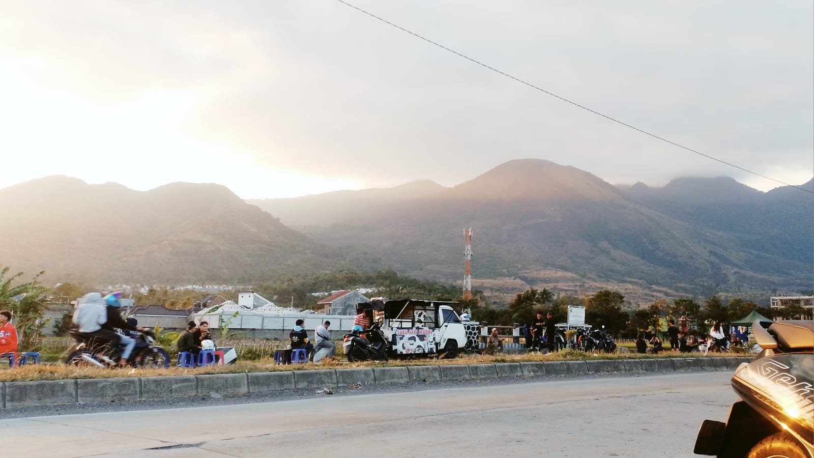 Jalan ibrahim adjie waktu senja