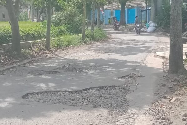Akses ke Situ Cangkuang: Jalan Berlubang Tak Kunjung Ditambal, Janji Bupati Ikut Hanyut