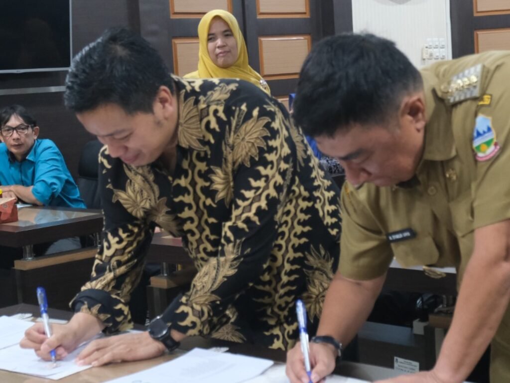 Bupati Garut Deklarasikan “Mimpi Jadi Sarjana”: Kampus Jadi Mitra, Mahasiswa Jadi Tukang Beres Desa